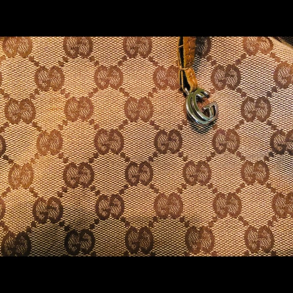 KWN Consignment: Vintage Gucci Hobo purse - Picture 5 of 8